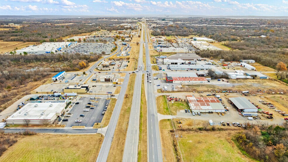 More Photos Of 1107-1111 W Shawnee St, Muskogee Auto Repair For Sale