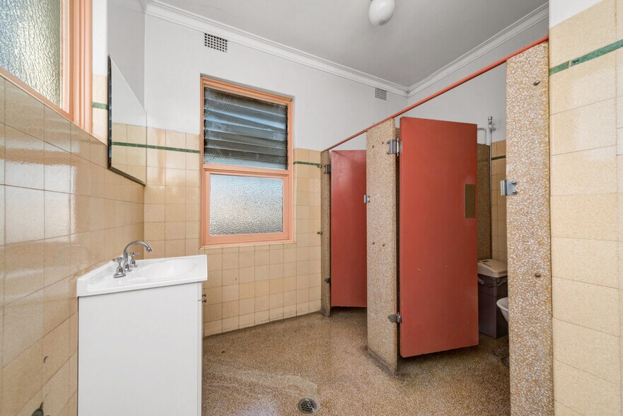 More Photos Of 205 Auburn St, Goulburn Office For Lease