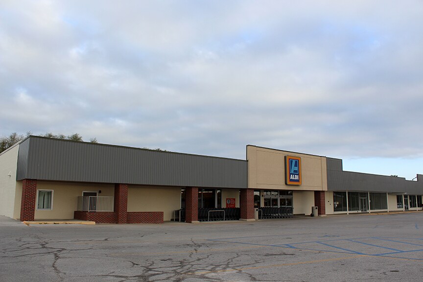 Primary Photo Of 3000-3001 S Clark St, Mexico Storefront For Sale