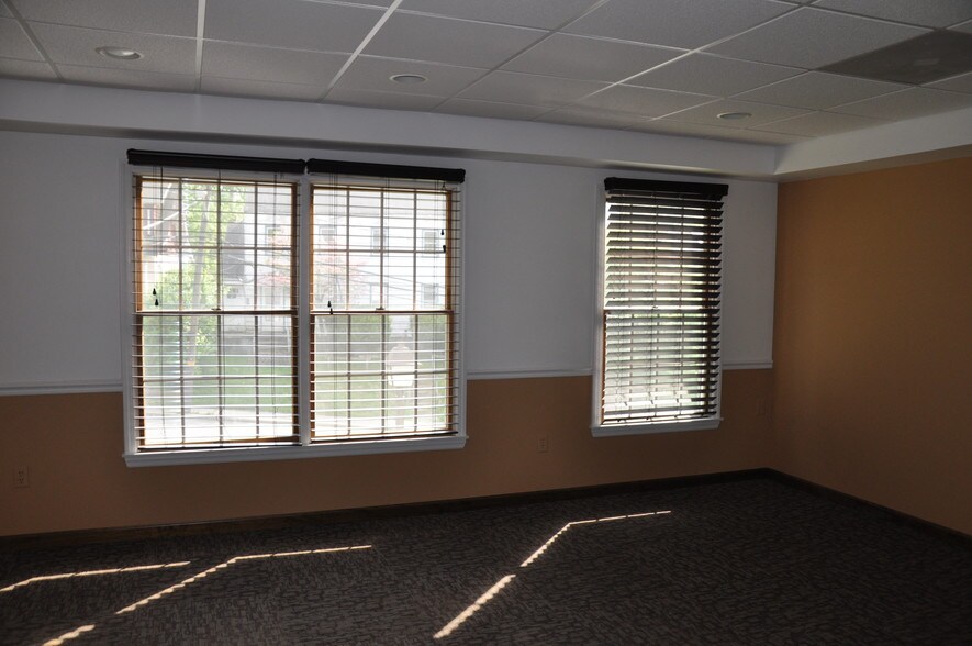 More Photos Of 5 Ravine Dr, Matawan Medical For Lease