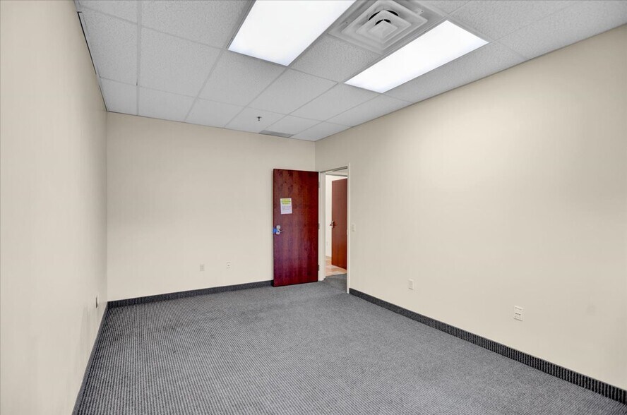More Photos Of 1350 Broadcasting Rd, Wyomissing Office For Sale