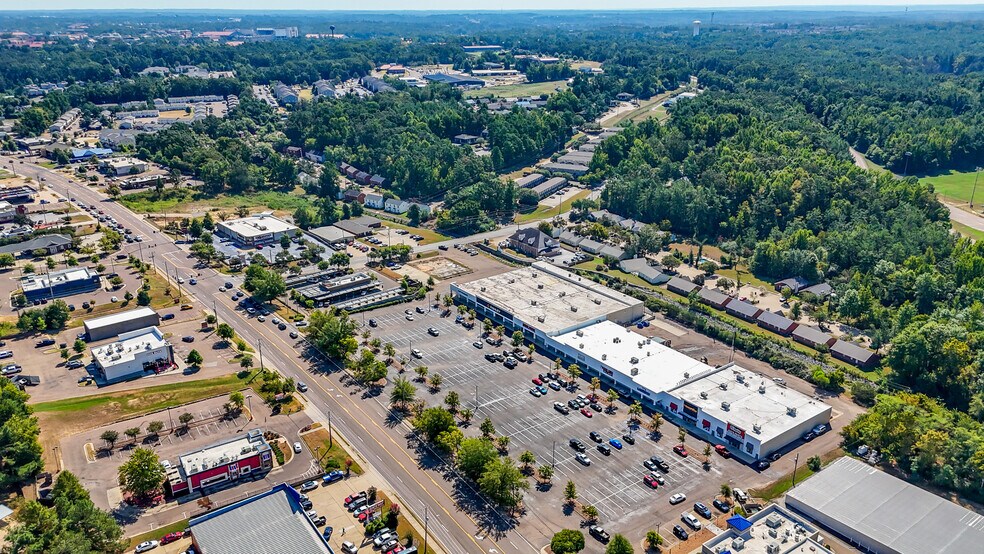 More Photos Of 2128-2150 Jackson Ave W, Oxford General Retail For Sale