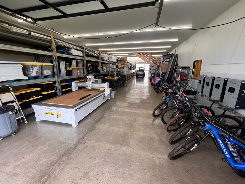 More Photos Of Kula Highway, Kula Showroom For Lease