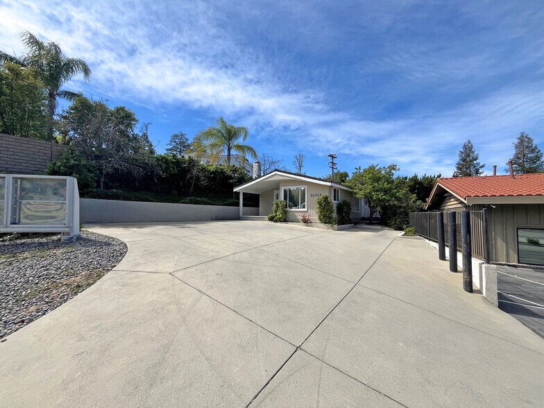 More Photos Of 22315 Mulholland Hwy, Calabasas Office For Sale