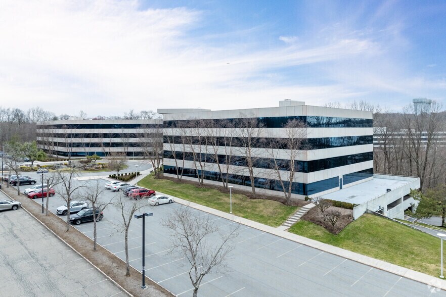 More Photos Of 500 Summit Lake Dr, Valhalla Unknown For Lease