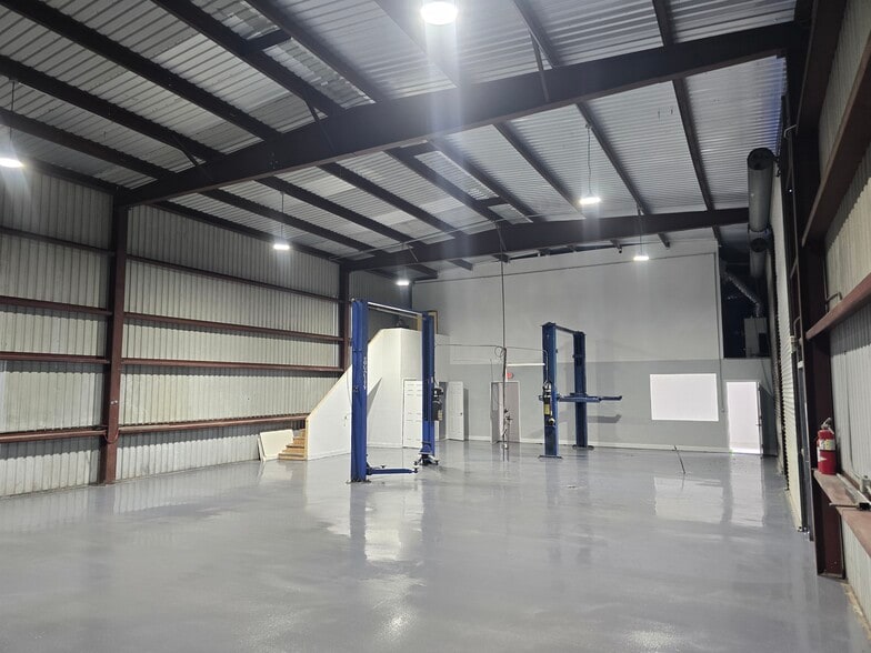 More Photos Of 638 Hewett Dr, Orlando Industrial For Sale