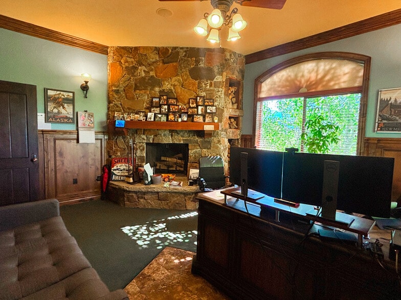 More Photos Of 11142 Highland Blvd, Highland Medical For Lease