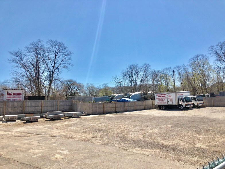 More Photos Of 96-122 Railroad Ave, Center Moriches Freestanding For Sale