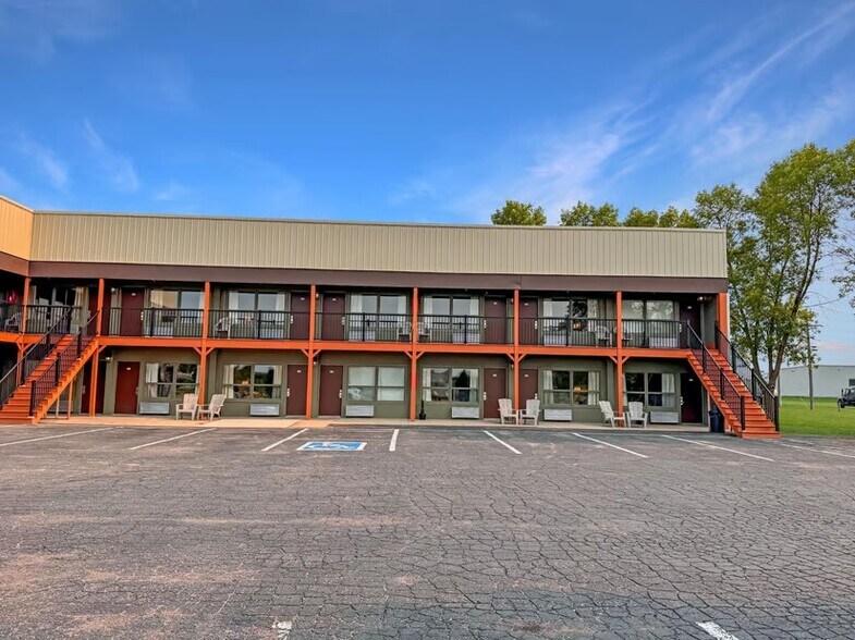 More Photos Of 600 22nd St, Benson Hotel For Sale