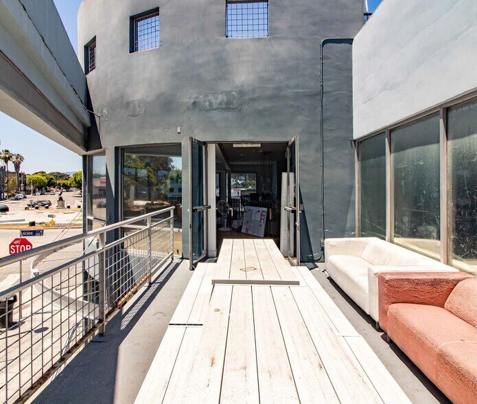 More Photos Of 1600 Main St, Venice Office For Lease