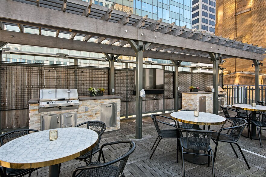 More Photos Of 182 W Lake St, Chicago Apartments For Lease