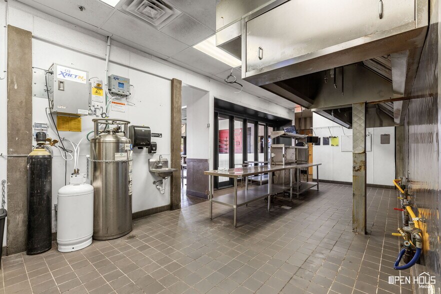 More Photos Of 3001-3007 Garnett Ave, Wichita Falls General Retail For Lease