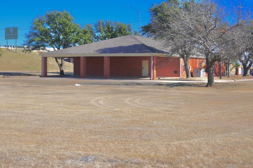 More Photos Of 4501 Northwest Freeway, Wichita Falls Loft Creative Space For Sale