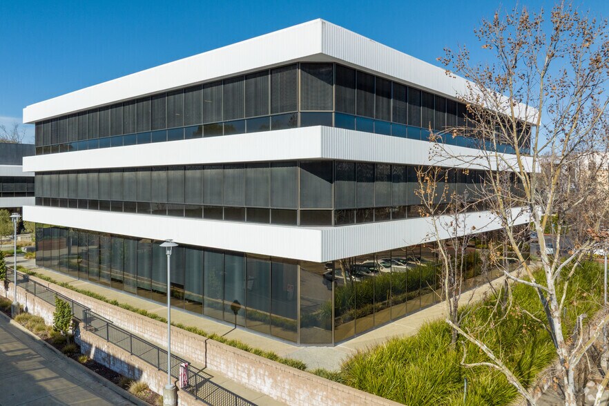 More Photos Of 10080 N Wolfe Rd, Cupertino Coworking Space