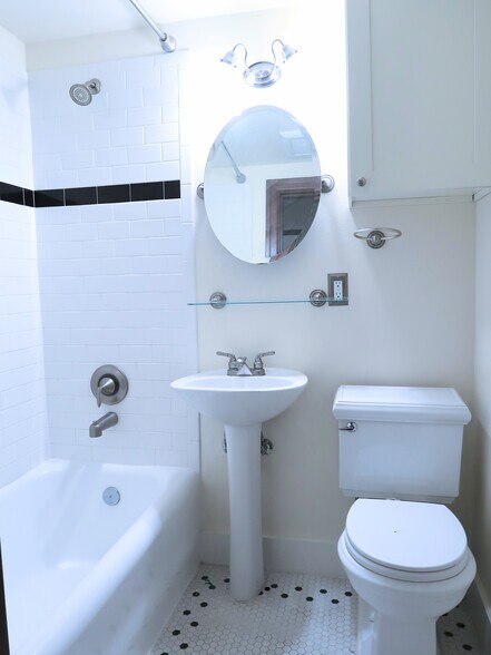 More Photos Of 6710 Greenwood Ave N, Seattle Apartments For Sale