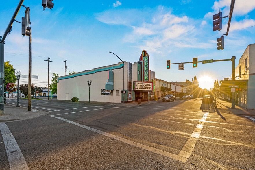 More Photos Of 143 SE H St, Grants Pass Theater Concert Hall For Sale