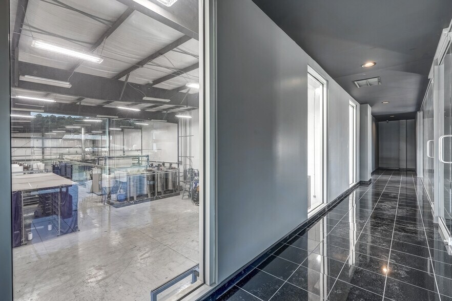 More Photos Of 48 Zion Station Ct, Troy Warehouse For Lease
