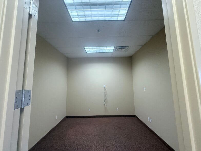 More Photos Of 45090 Golf Center Pky, Indio Warehouse For Sale