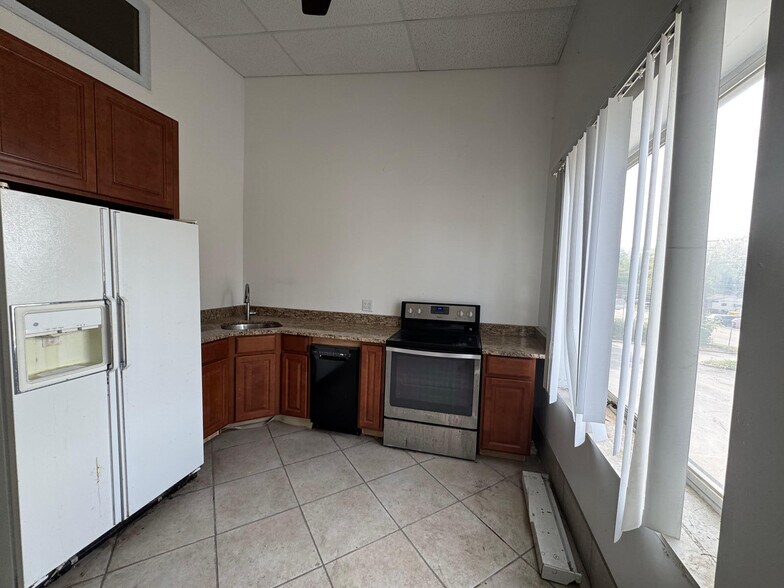 More Photos Of 2430 NY-32, Cornwall Township Showroom For Lease