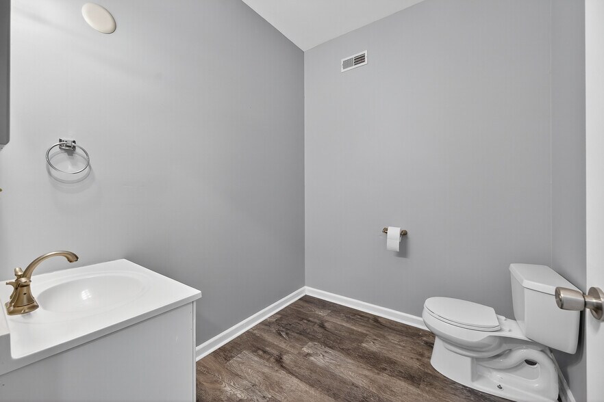 More Photos Of 3055 Madison Rd, Cincinnati Storefront Retail Residential For Lease