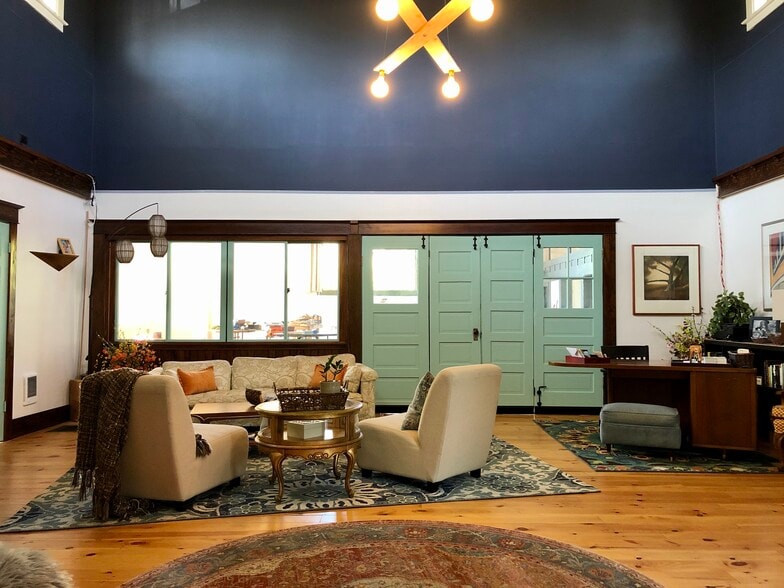 More Photos Of 7809 NE Everett St, Portland Religious Facility For Lease