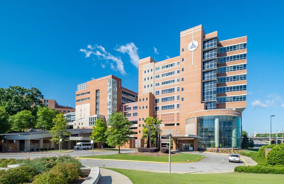 More Photos Of 800 Saint Vincents Dr, Birmingham Medical For Lease