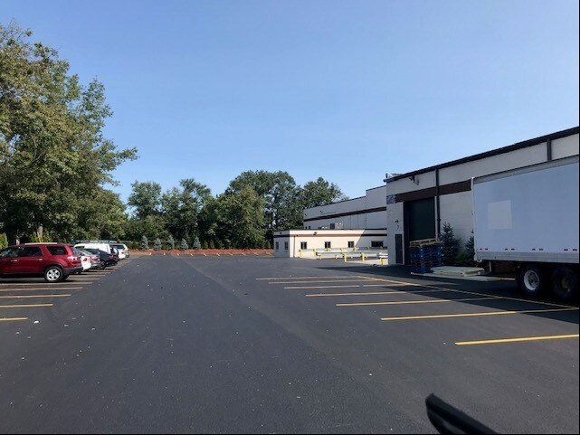 More Photos Of 356-362 Getty Ave, Clifton Warehouse For Lease