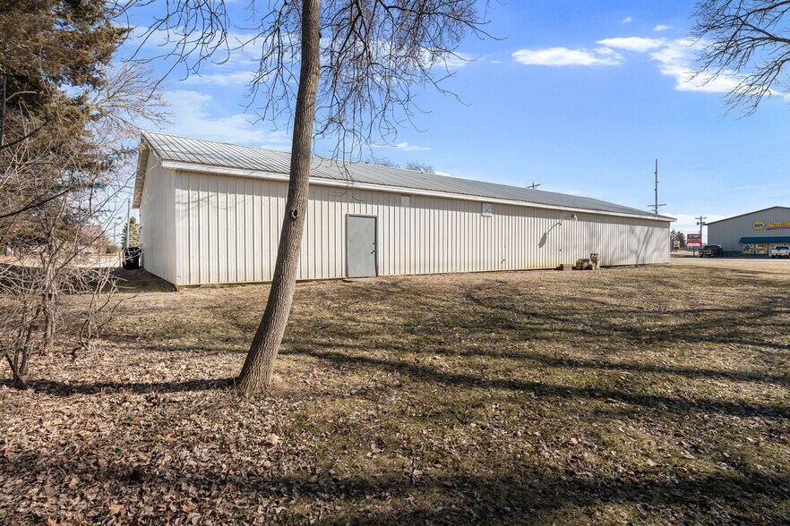 More Photos Of 438 Highway Ave S, Blooming Prairie Office For Sale