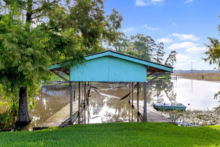 More Photos Of 13050 U.S. 190 hwy, Onalaska Freestanding For Sale