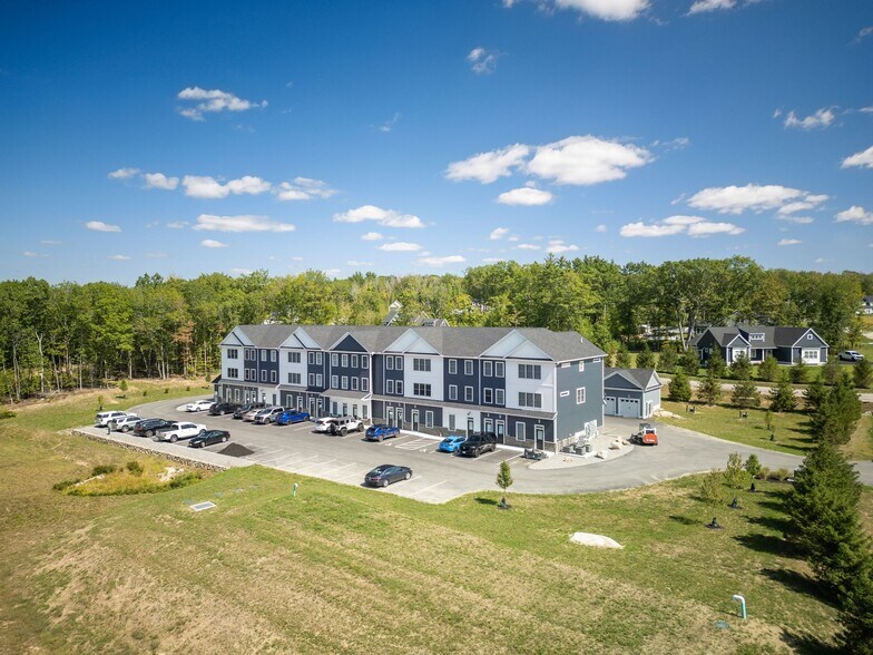 More Photos Of 3 Quill Lane, Barrington Apartments For Lease