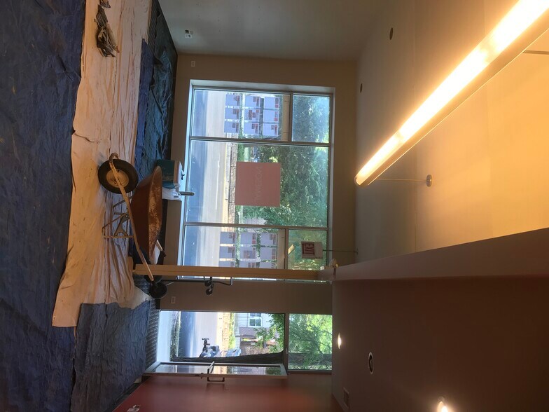 More Photos Of 421 W North Ave, Chicago Storefront Retail Office For Lease