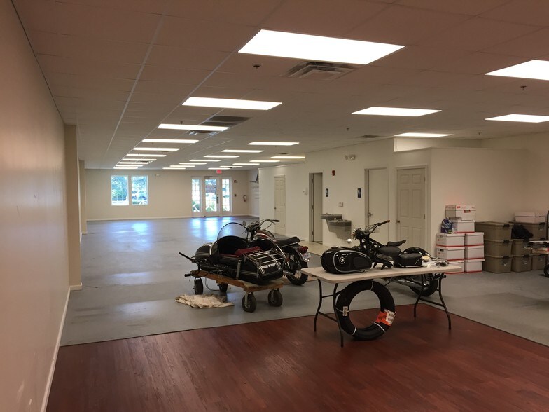 More Photos Of 1328 N Lake Park Blvd, Carolina Beach Medical For Lease