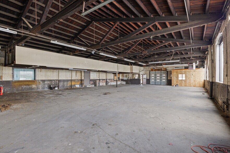 More Photos Of 1600 Broad St, Chattanooga General Retail For Sale