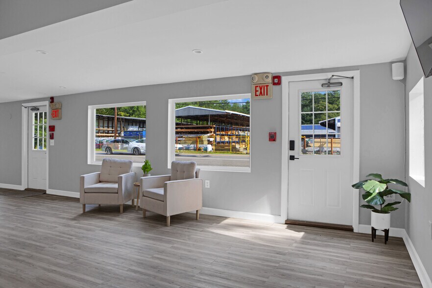 More Photos Of 165 Massachusetts Ave, Lunenburg Fast Food For Sale