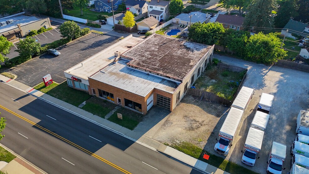 More Photos Of 655 N Washington St, Naperville Service For Sale