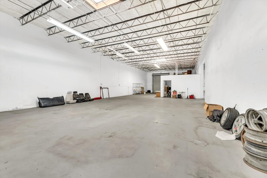 More Photos Of 224 NE 32nd Ct, Oakland Park Warehouse For Sale