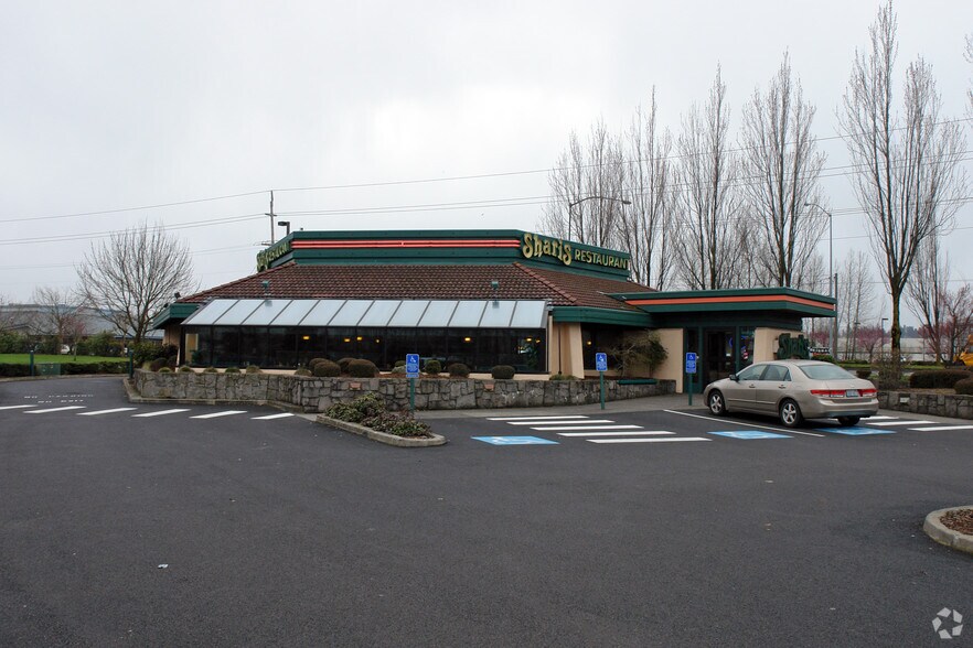 Primary Photo Of 11335 NE Airport Way, Portland Restaurant For Lease