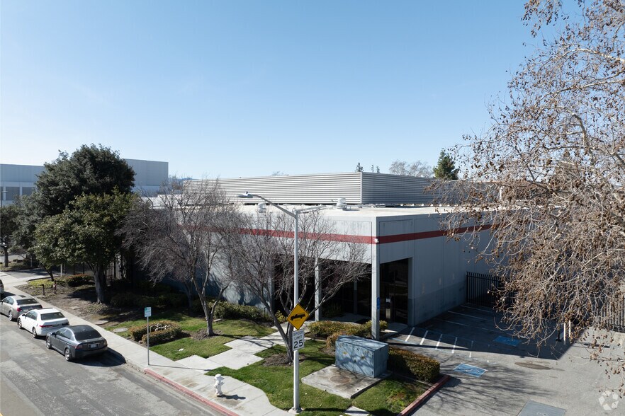 More Photos Of 3030 Corvin Dr, Santa Clara Service For Sale