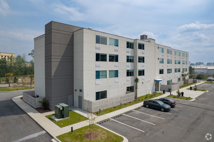 More Photos Of 121 W Mulberry Blvd, Pooler Hotel For Sale