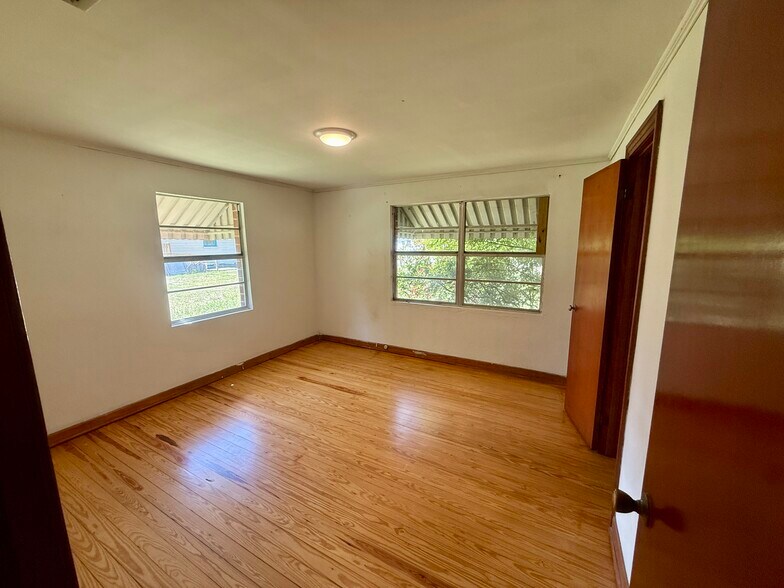 More Photos Of 86050 Pages Dairy Rd, Yulee Office For Sale