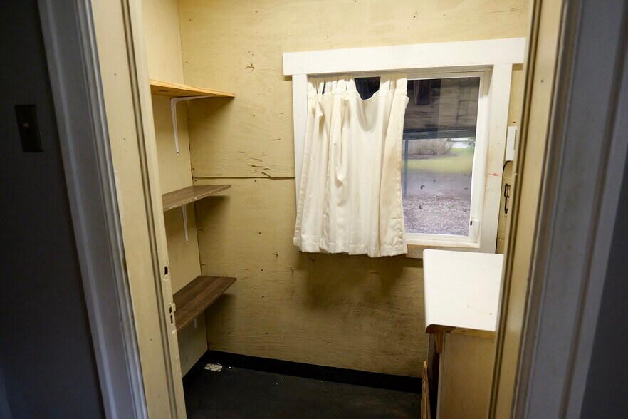 More Photos Of 1317 N Parkerson Ave, Crowley Storefront Retail Office For Sale