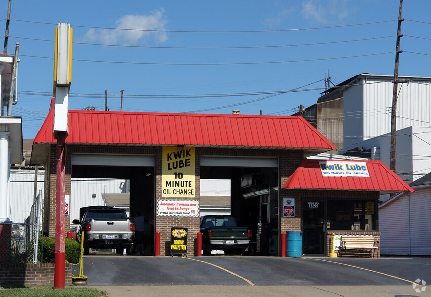 Primary Photo Of 1522 3rd Ave, Huntington Auto Repair For Sale