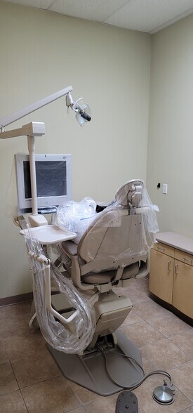 More Photos Of 11647-11657 Artesia Blvd, Artesia Unknown For Lease