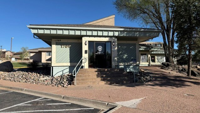 More Photos Of 1769 S 8th St, Colorado Springs Freestanding For Sale