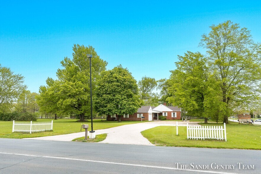 More Photos Of 4631 Harvey St, Norton Shores Medical For Sale