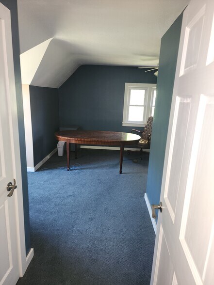 More Photos Of 536 W State St, Hastings Office Residential For Lease