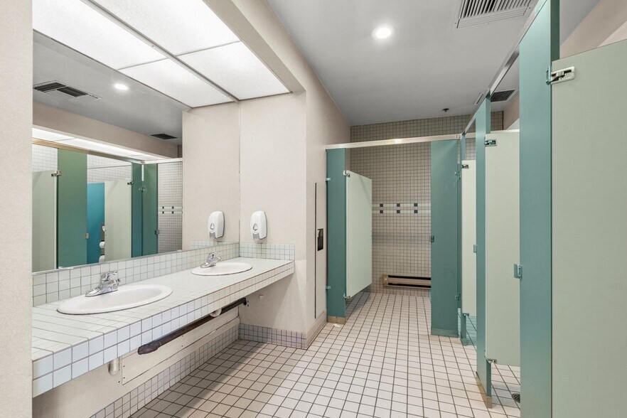 More Photos Of 400 Seaport Ct, Redwood City Medical For Lease