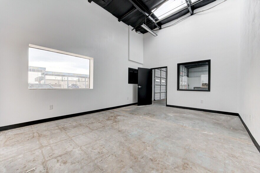 More Photos Of 1809 S Eastern Ave, Moore Auto Repair For Sale