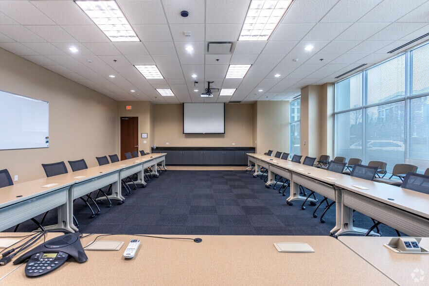 More Photos Of 3701 Arco Corporate Dr, Charlotte Office Residential For Lease