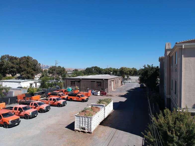 More Photos Of 85 Old Tully Rd, San Jose Service For Lease
